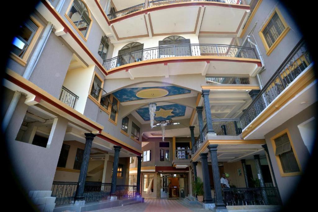 Keba Xpress Hotel - Энтеббе Экстерьер фото