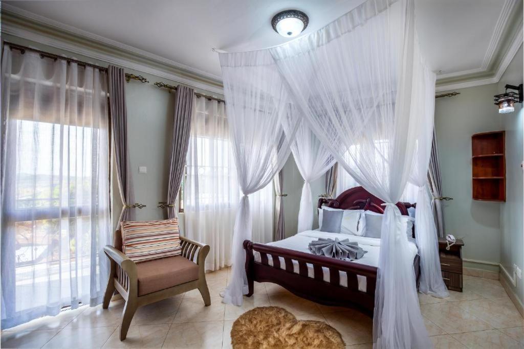 Keba Xpress Hotel - Энтеббе Экстерьер фото