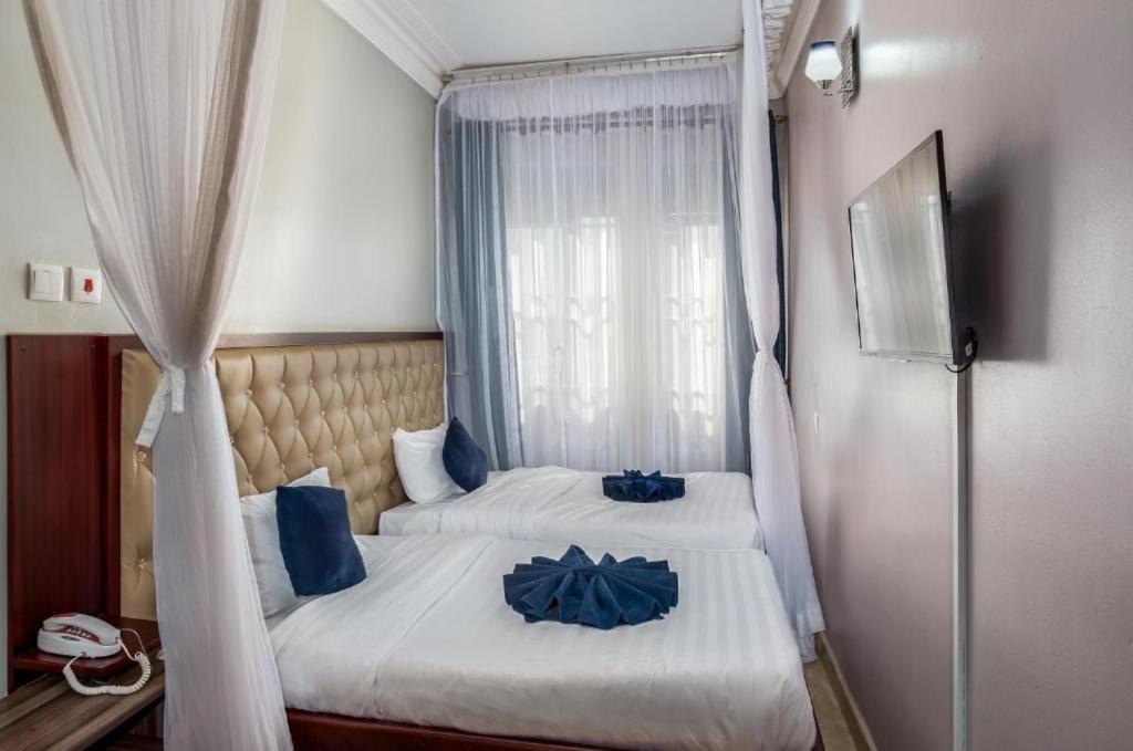 Keba Xpress Hotel - Энтеббе Экстерьер фото